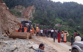 महाकाली लोकमार्गको सतबाँझ –गोकुलेश्वर खण्डमा पहिरोको जोखिम 